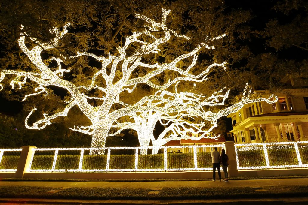 NEW ORLEANS U.S., Dec. 22, 2020 -- People look at a Christmas decoration in New Orleans, Louisiana, the United States, on Dec. 22, 2020. (Photo by Lan Wei/Xinhua via Getty) (Xinhua/Lan Wei via Getty Images)