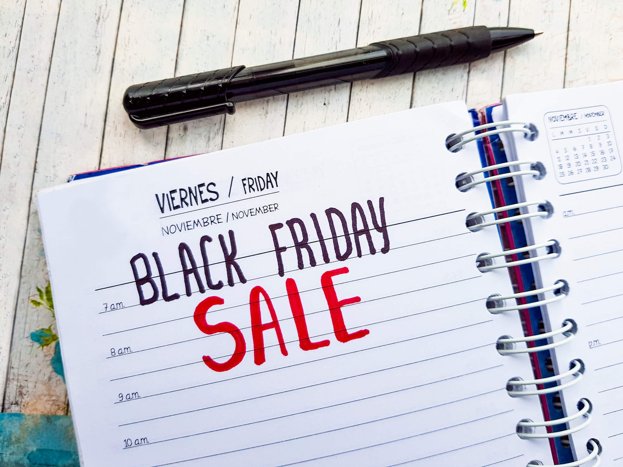 Black Friday message on desktop calendar and black pen