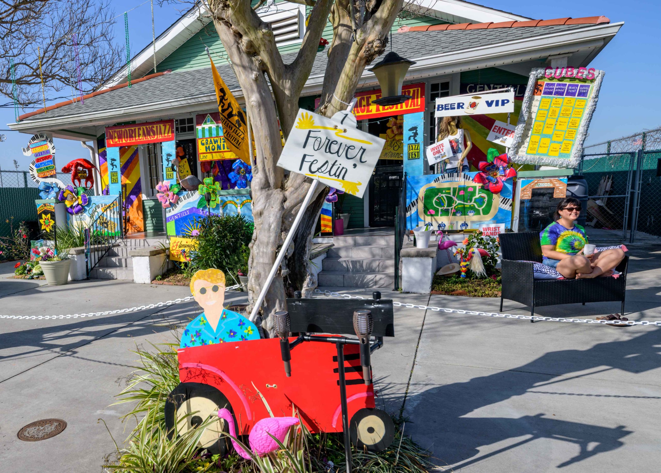 Valerie Landry and Marion Boreros are #ForeverFestin on 3027ÊFortinÊStreet for the Krewe of House Floats. @FlamingoHouseNOLA actual neighbors the Fair Grounds where the New Orleans Jazz and Heritage Festival annually takes place but even though the 2020 Jazz Fest was postponed the neighbors are always festing and have decorated their home to look like different stages and food booths at Jazz Fest. The Krewe of House Floats isÊan initiative to decorate homes during the Carnival season because of the cancellation and postponement of parades and gatherings for #MardiGras2021 due to COVID-19 pandemic. Photos by @MattHintonPhoto for @VeryLocalNOLA

#YardiGras #KreweofHouseFloats #MardiGras #VLNOLAMardiGras #Carnival #neworleanslouisiana #nolalife #herenowlouisiana #gonola #onetimeinnola #itsyournola #showmeyournola #nola #followyournola #exploreneworleans #ilovenola #VLNOLA @kreweofhousefloats #Housefloat #porchfloat @jazzfest #jazzfest