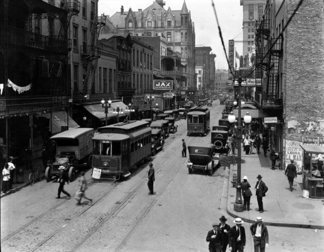 St_Charles_Avenue_down_from_Poydras_1920 (1)