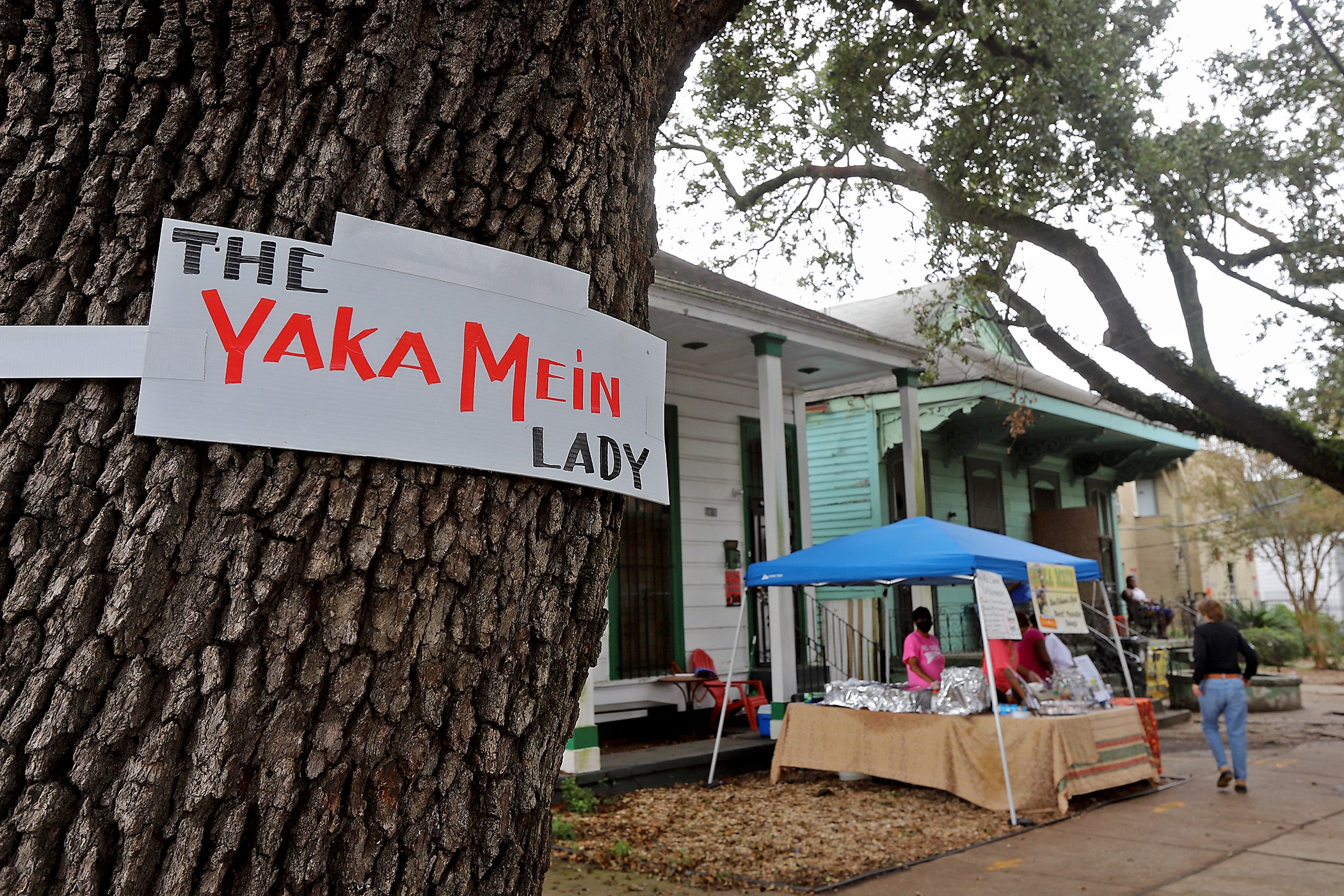 Linda Green works with members of her family at her pop-up on Washington Avenue on Saturday, October 24, 2020. (Photo by Michael DeMocker)