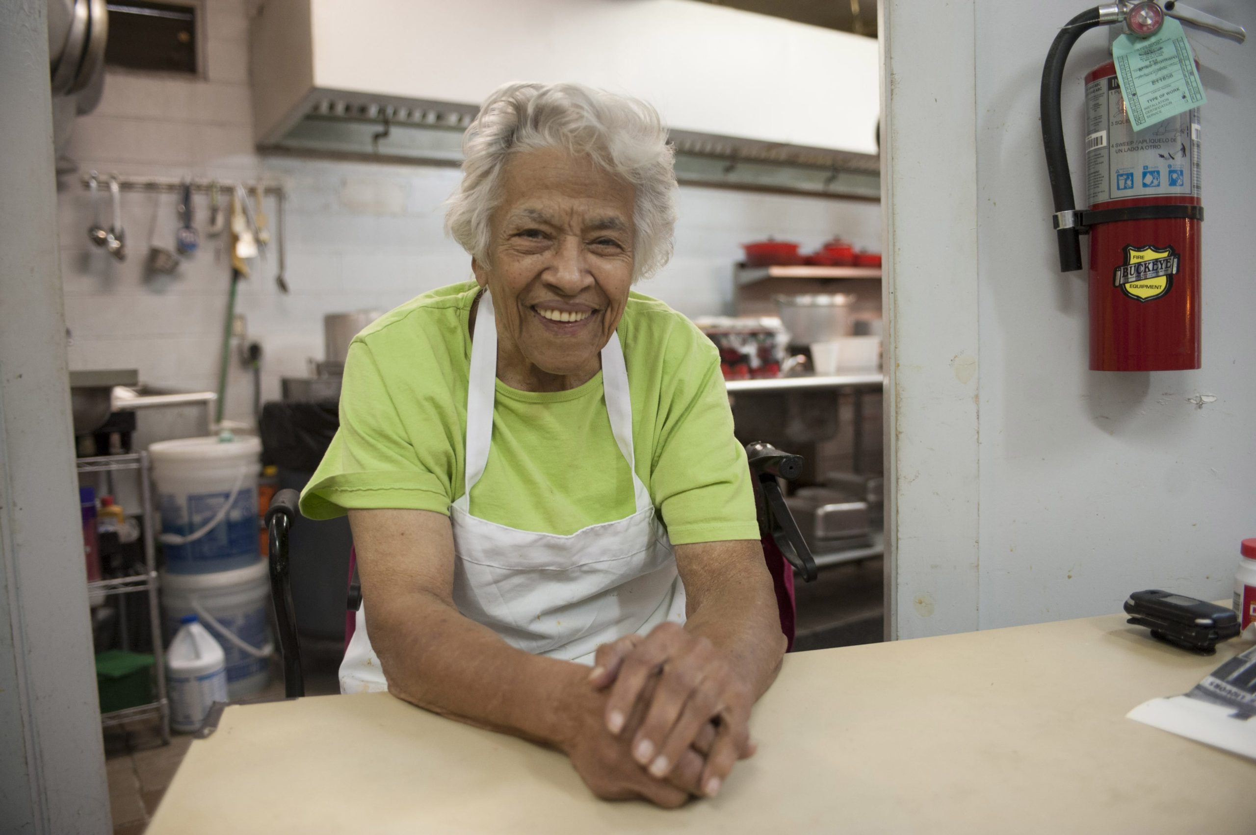 American chef Leah Chase (1923 - 2019) in the kitchen of Dookie Chase's in  New Orleans, Louisiana on January 19, 2015. (Photo by Paul Natkin/Getty Images)