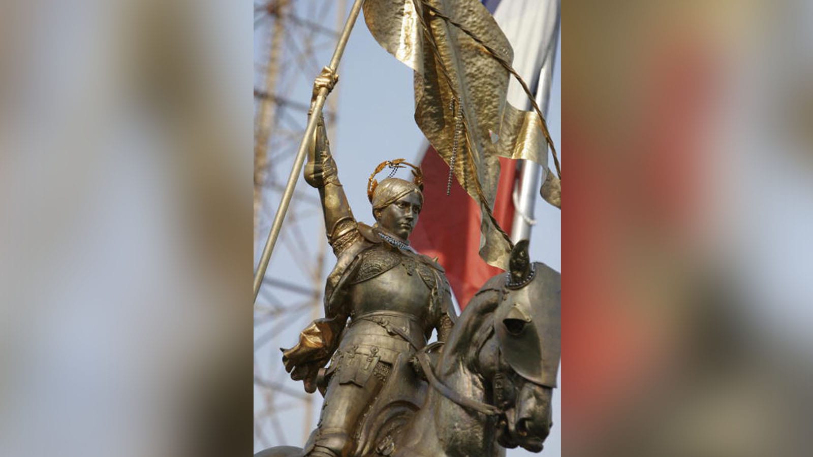 New Orleans, UNITED STATES: A statute of Joan d'Arc in the French Quarter of New Orleans, 08 August 2006. The French Quarter is the number one tourist destination in New Orleans, but almost one year after Hurricane Katrina devastated the city, tourism, the city's most important industry, is struggling. AFP PHOTO / Robyn BECK (Photo credit should read ROBYN BECK/AFP/Getty Images)