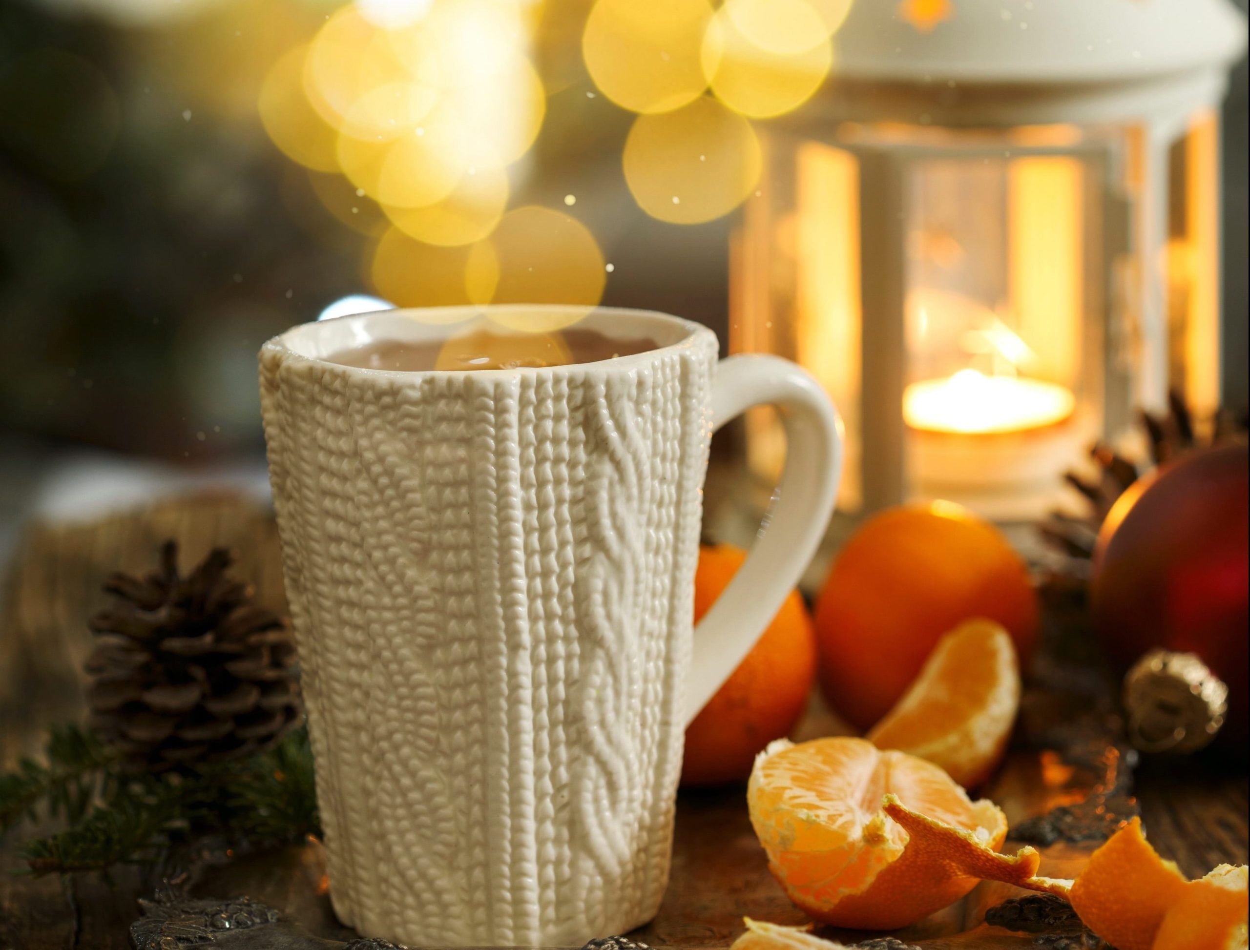 Mug with hot tea. Christmas background. (Photo by: Anjelika Gretskaia/REDA&amp;CO/Universal Images Group via Getty Images)