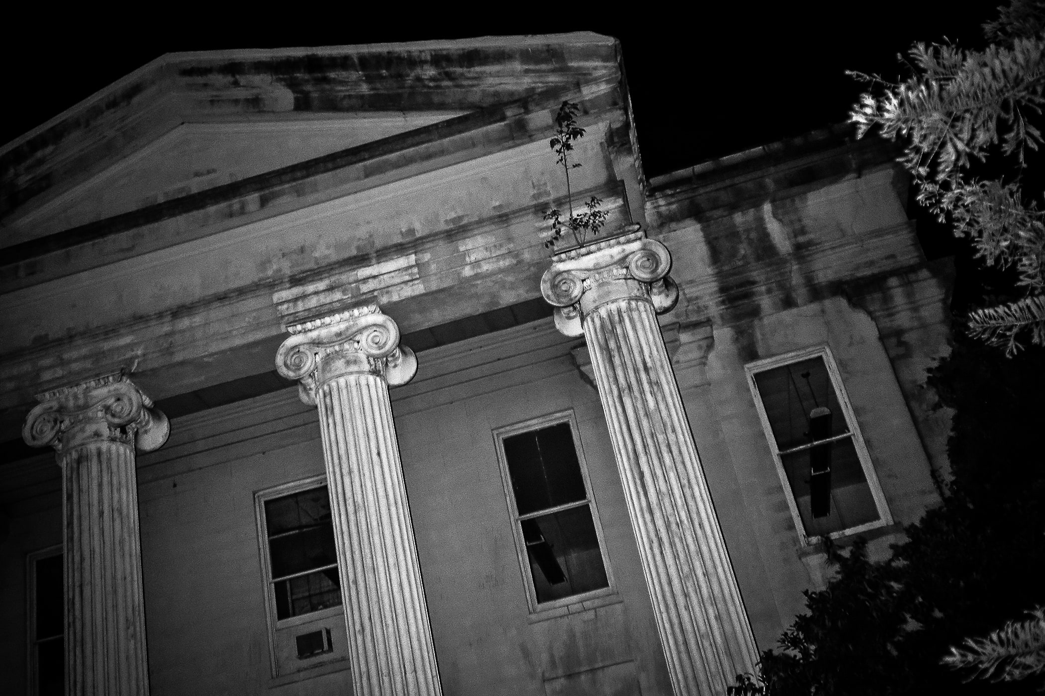 The Carrollton Courthouse behind which once stood the infamous Carrollton Jail. (Photo by Michael DeMocker)