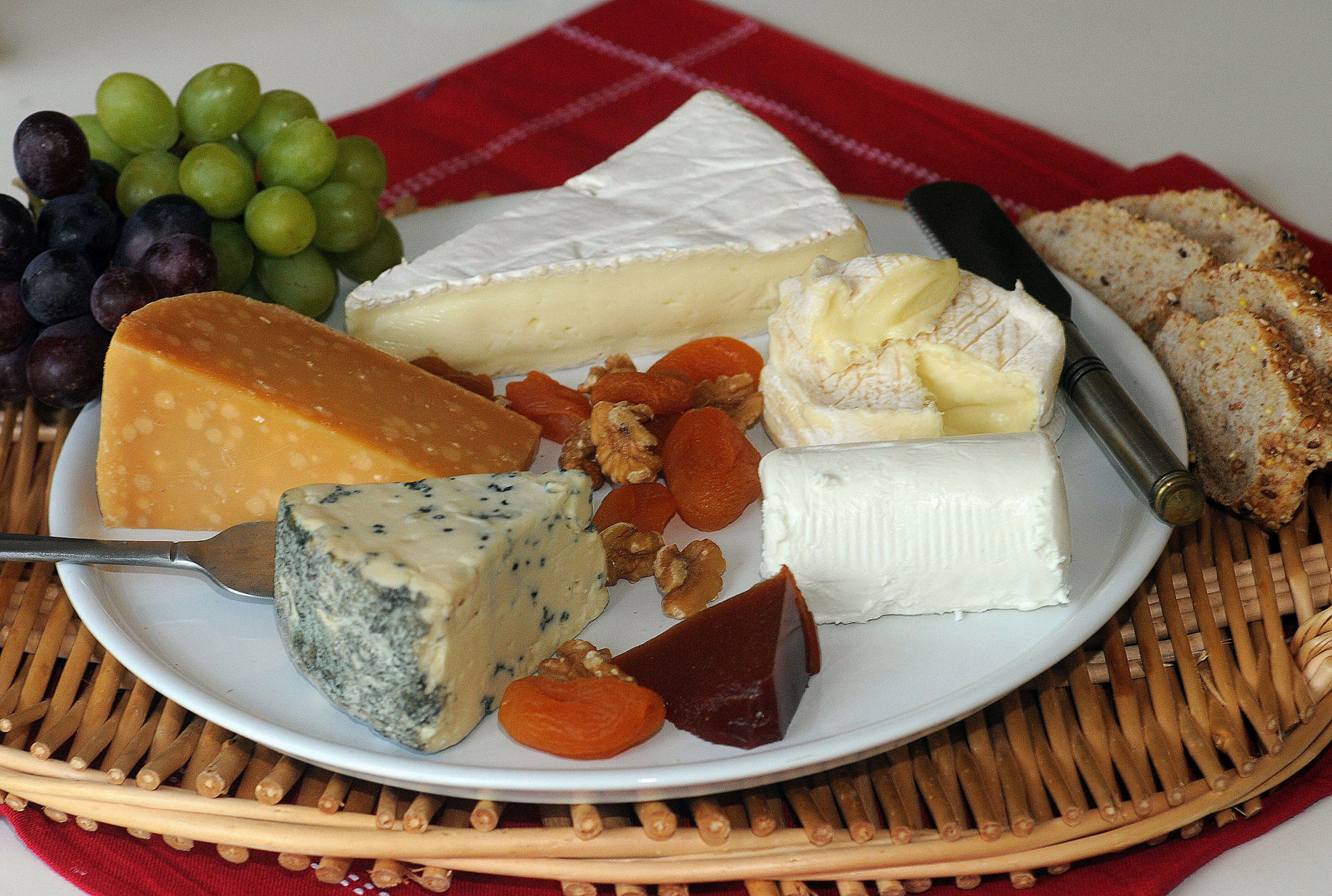 A cheese platter makes an easy, elegant ending to a special meal. (Peter Andrew Bosch/Miami Herald/MCT via Getty Images)
